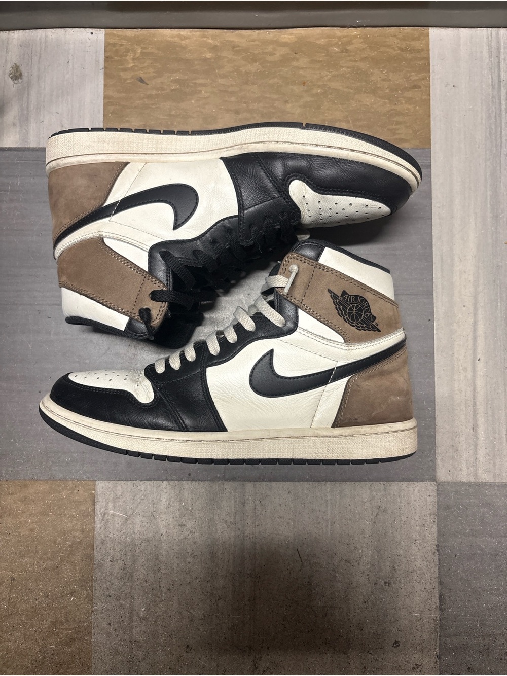 Air Jordan 1 Mocha’s High Men’s Sneakers
